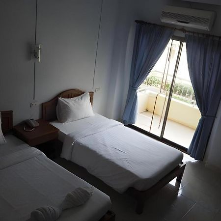 Ritzy House Hotel Chumphon Esterno foto