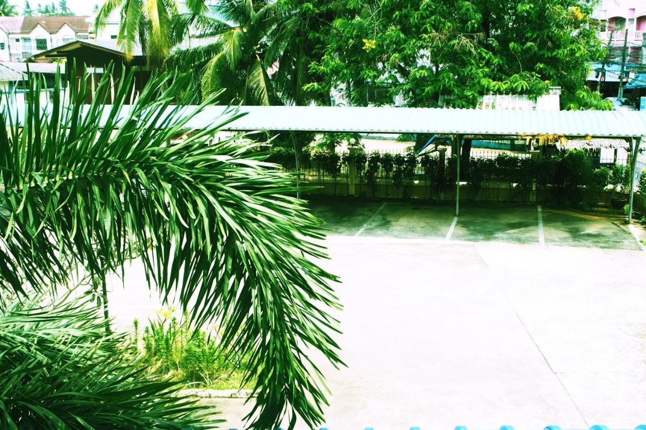 Ritzy House Hotel Chumphon Esterno foto