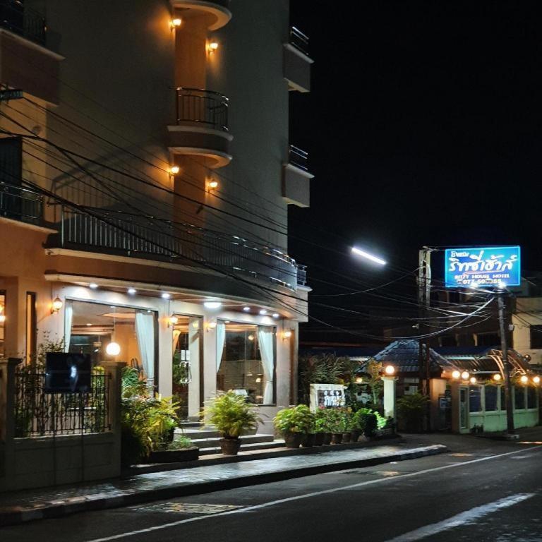 Ritzy House Hotel Chumphon Esterno foto