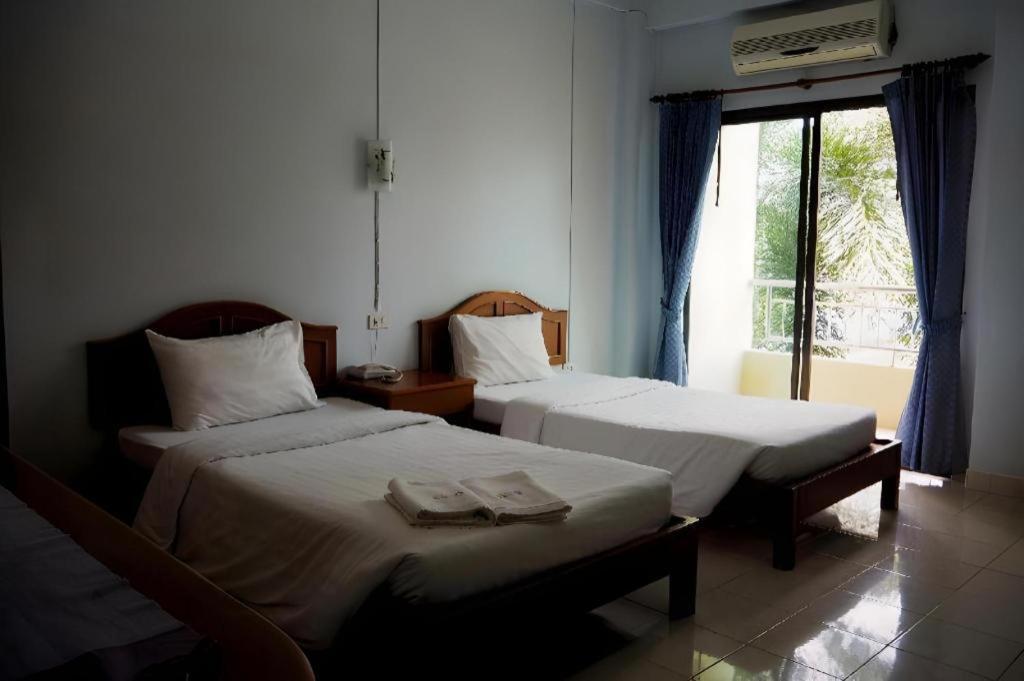 Ritzy House Hotel Chumphon Esterno foto