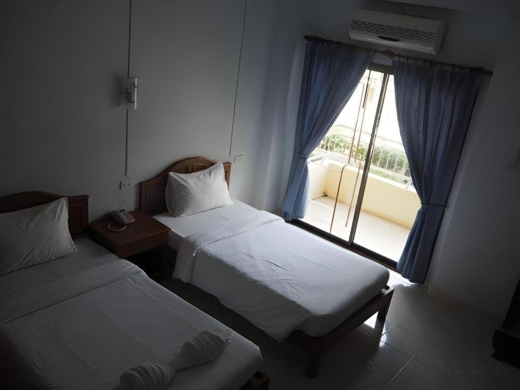 Ritzy House Hotel Chumphon Esterno foto