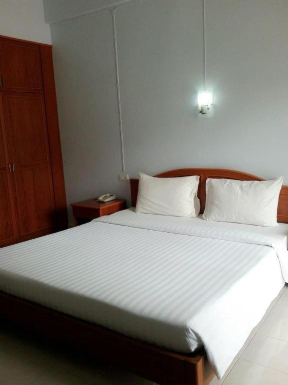 Ritzy House Hotel Chumphon Esterno foto