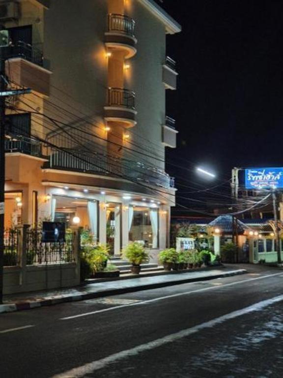 Ritzy House Hotel Chumphon Esterno foto