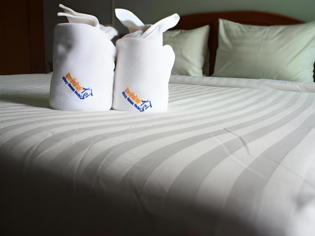Ritzy House Hotel Chumphon Esterno foto