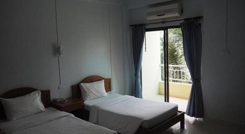 Ritzy House Hotel Chumphon Esterno foto