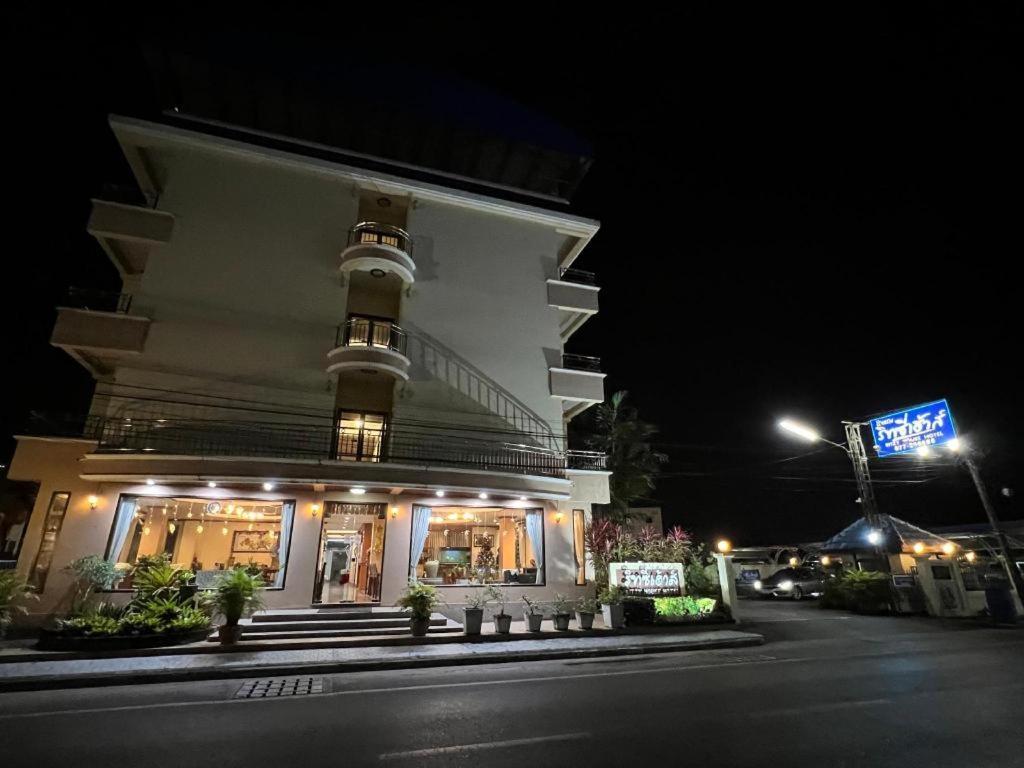 Ritzy House Hotel Chumphon Esterno foto