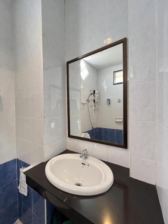 Ritzy House Hotel Chumphon Esterno foto