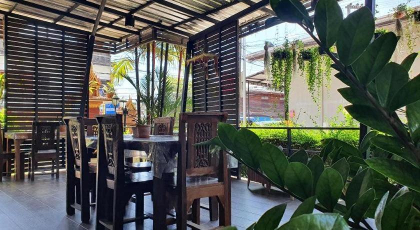 Ritzy House Hotel Chumphon Esterno foto