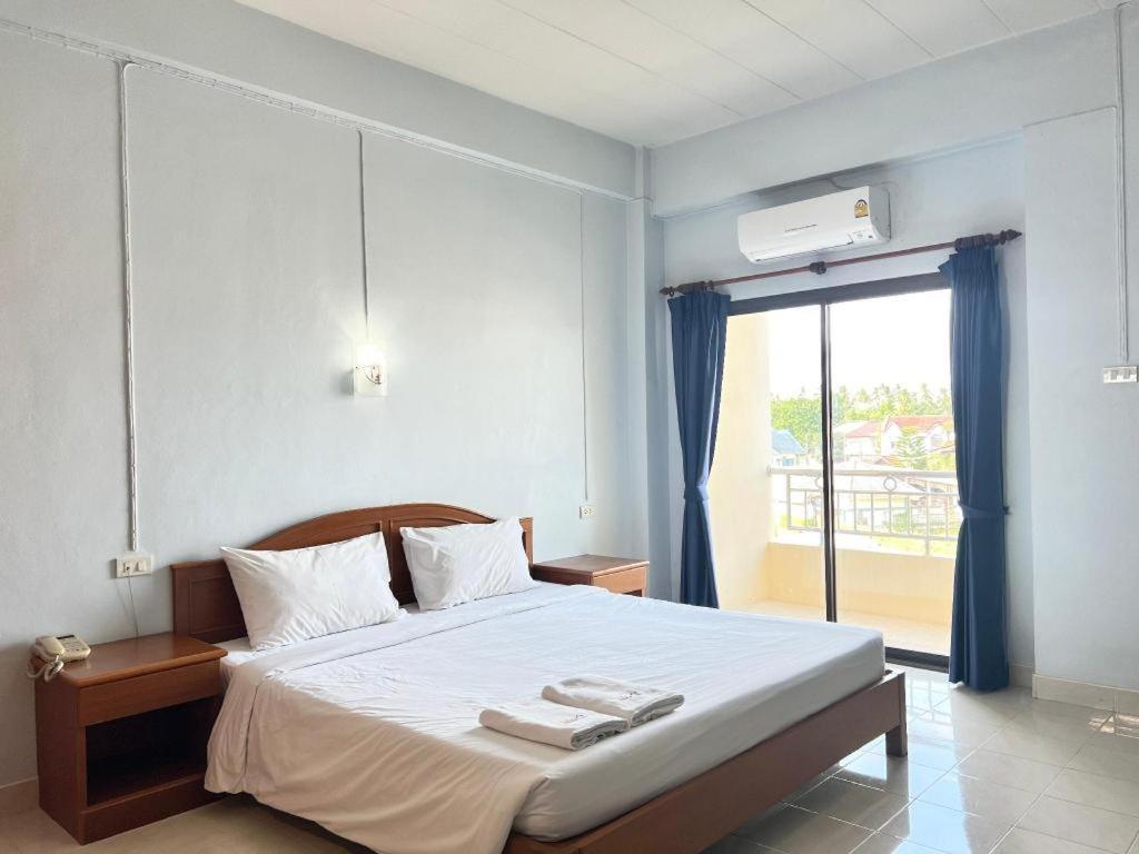 Ritzy House Hotel Chumphon Esterno foto