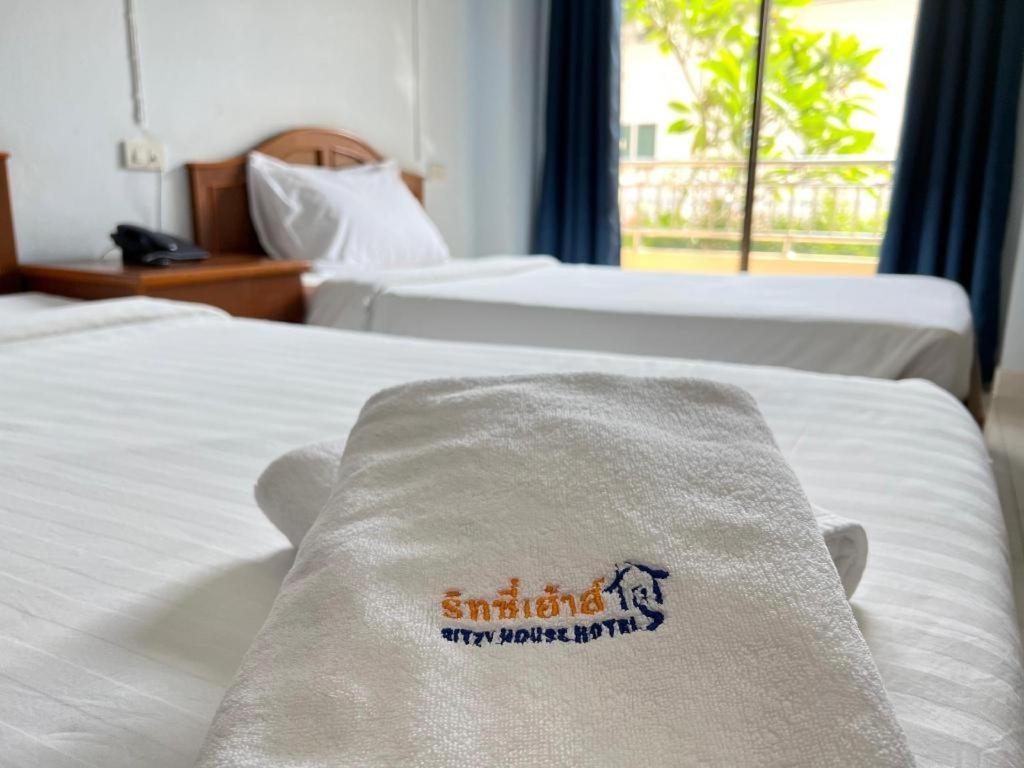 Ritzy House Hotel Chumphon Esterno foto