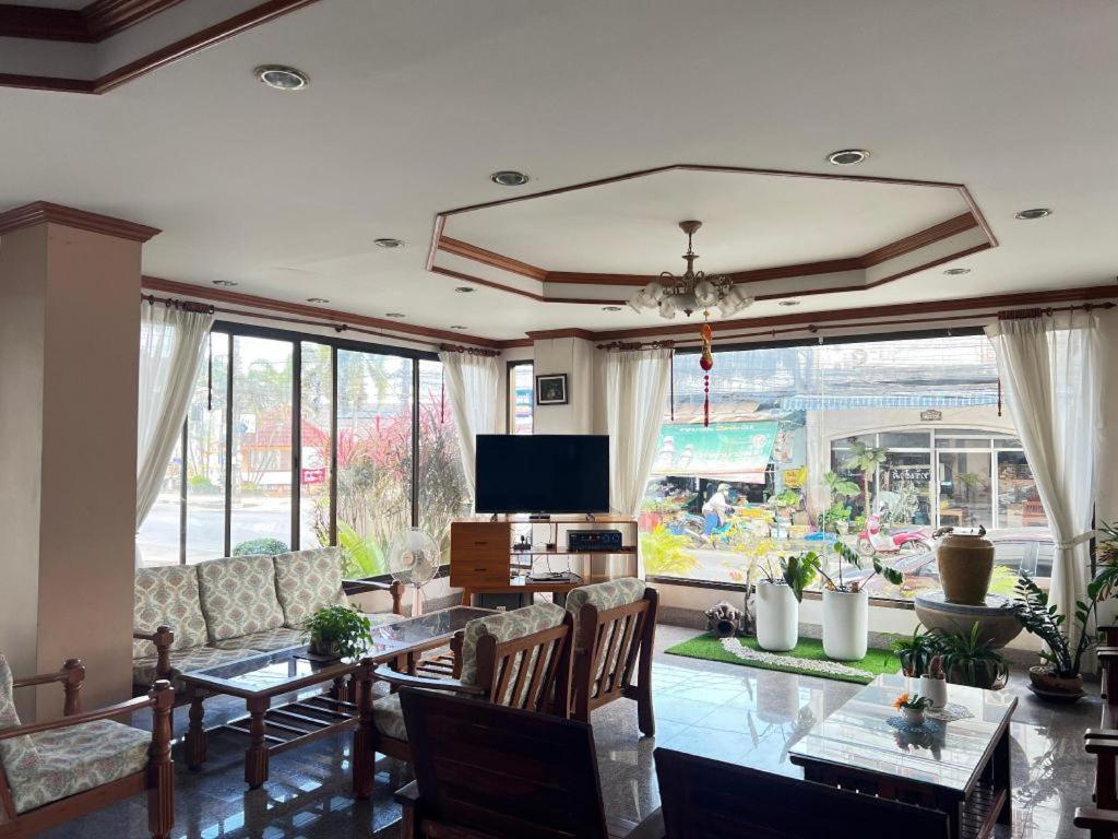 Ritzy House Hotel Chumphon Esterno foto