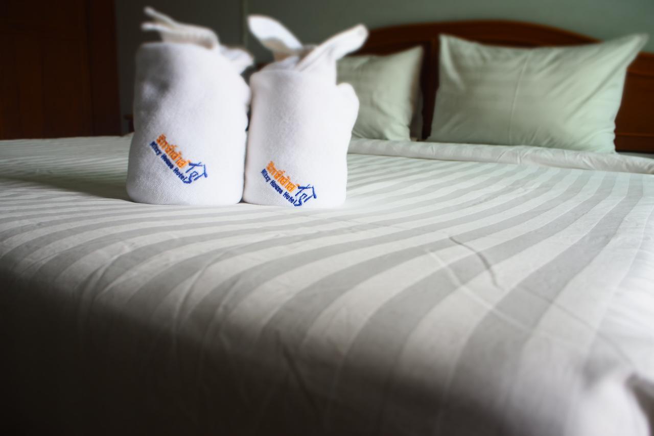 Ritzy House Hotel Chumphon Esterno foto