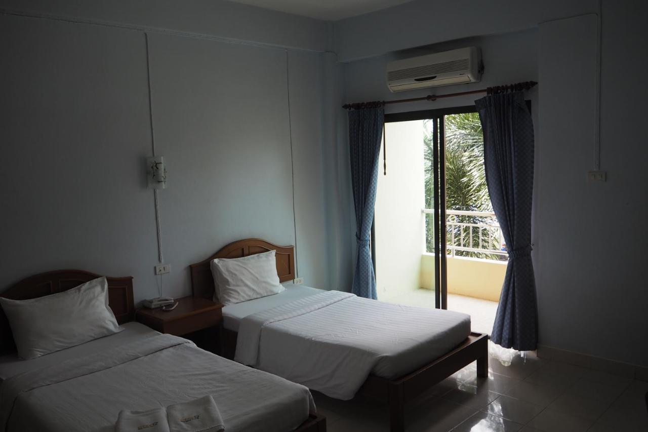 Ritzy House Hotel Chumphon Esterno foto